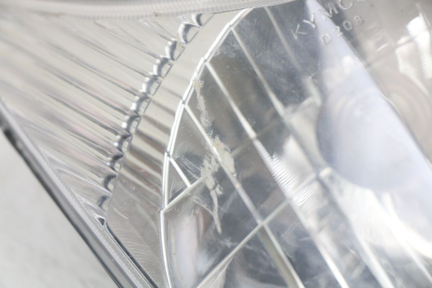 photo de REFLEKTOR PRZEDNI KYMCO AGILITY 4T 50 (2018 - 2022) - Zoom stanu zużycia