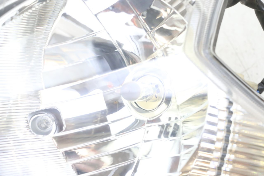 photo de REFLEKTOR PRZEDNI KYMCO AGILITY 4T 50 (2005 - 2018) - Punkty mocowania