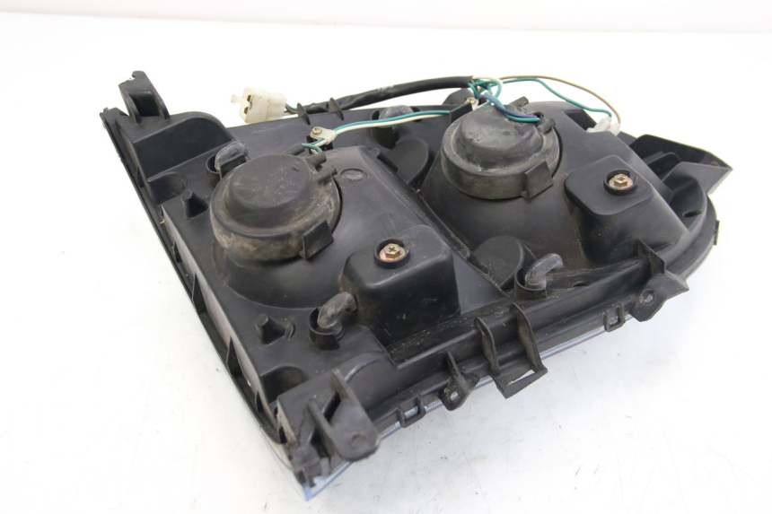 photo de REFLEKTOR PRZEDNI ECCITY ARTELEC 670 1 (2013 - 2017) - Stan powierzchni