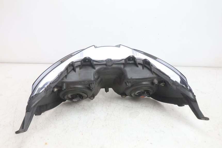 photo de PRZEDNIA LAMPA APRILIA ATLANTIC S 125 (2010 - 2013) - Zbliżenie techniczne