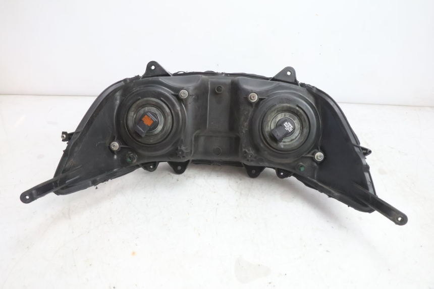 photo de PRZEDNIA LAMPA APRILIA ATLANTIC S 125 (2010 - 2013) - Stan powierzchni