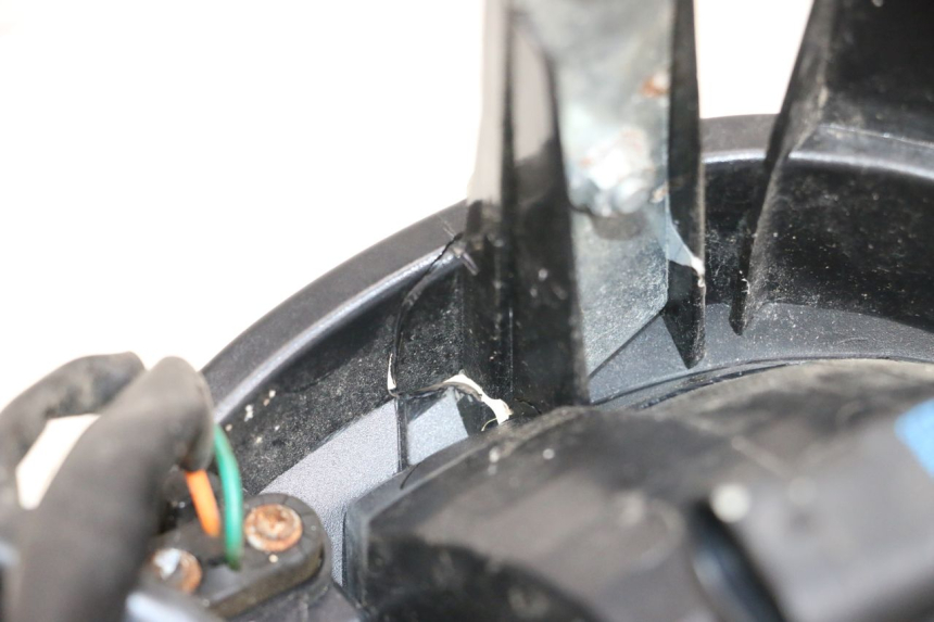 photo de REFLEKTOR PRZEDNI MAG POWER BOMBERS 4T 50 (2016 - 2026) - Stan powierzchni