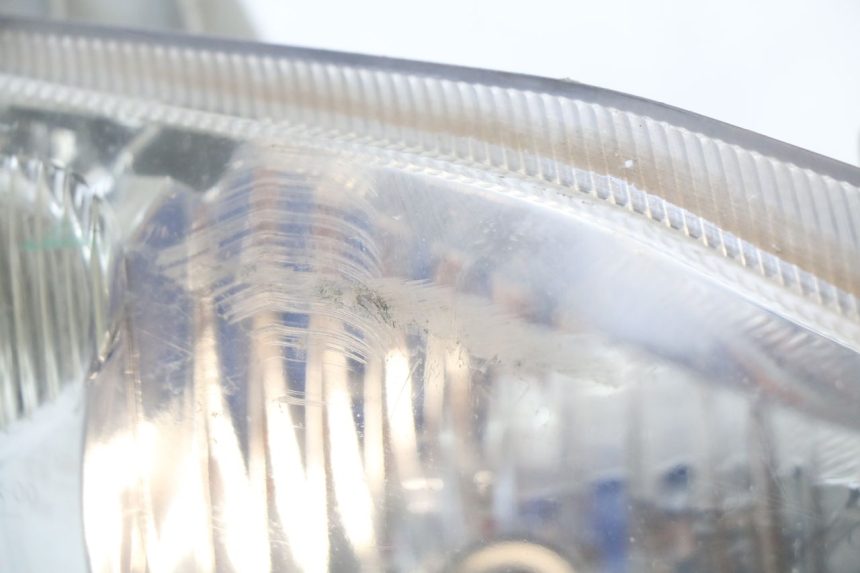 photo de REFLEKTOR PRZEDNI SUZUKI BURGMAN 125 (2007 - 2014) - Zbliżenie komponentów