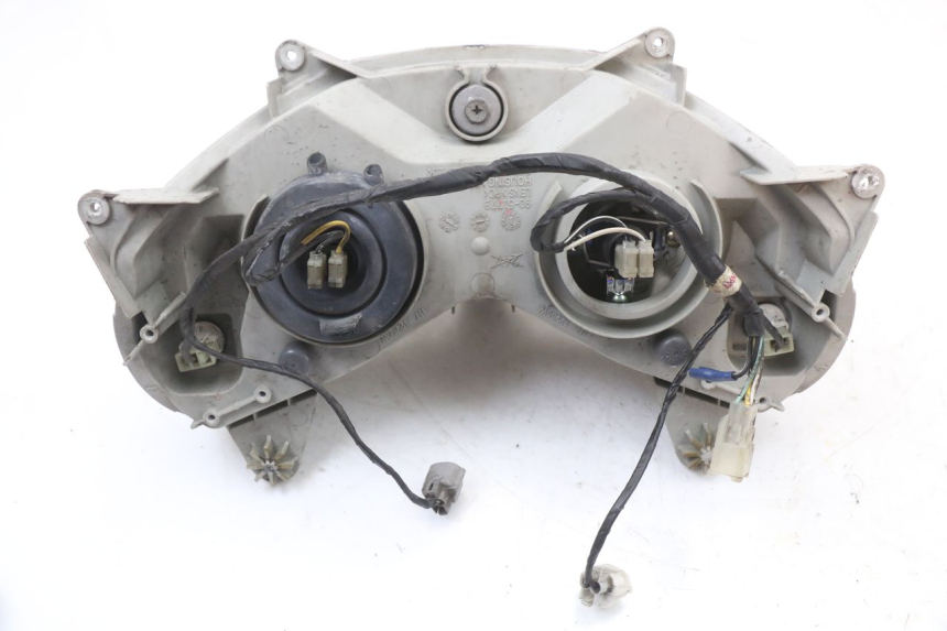 photo de REFLEKTOR PRZEDNI SUZUKI BURGMAN 125 (2007 - 2014) - Zbliżenie techniczne