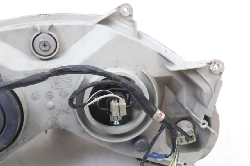 photo de REFLEKTOR PRZEDNI SUZUKI BURGMAN 125 (2007 - 2014) - Punkty mocowania