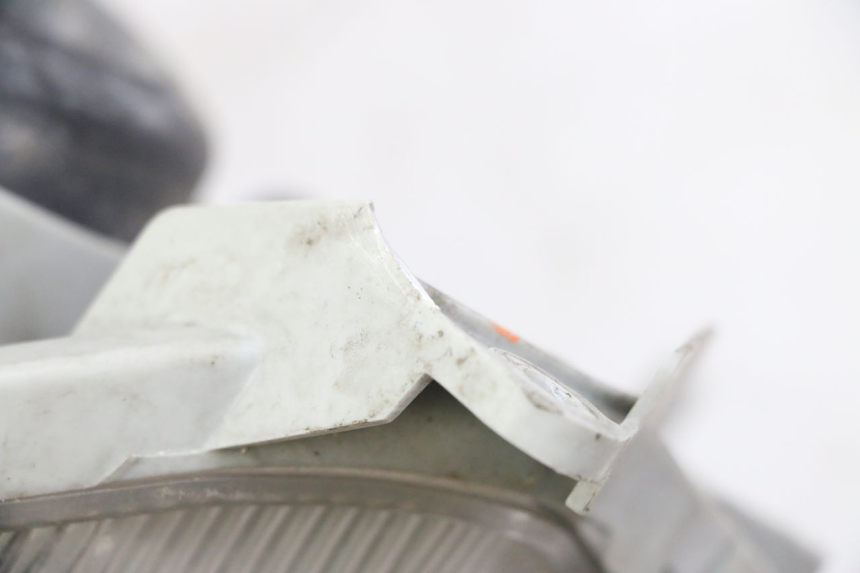 photo de REFLEKTOR PRZEDNI SUZUKI BURGMAN 125 (2007 - 2014) - Szczegół części