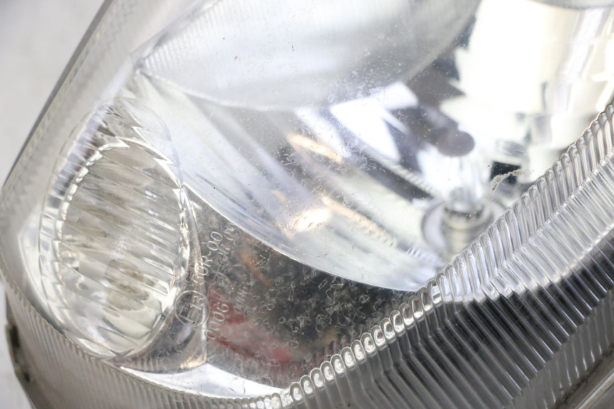 photo de REFLEKTOR PRZEDNI SUZUKI BURGMAN 125 (2007 - 2014) - Zoom stanu zużycia