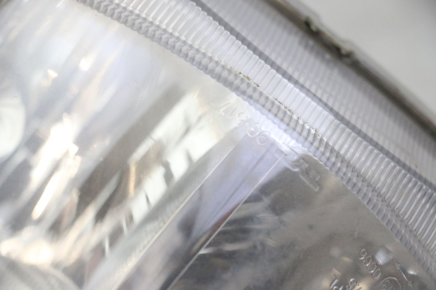 photo de REFLEKTOR PRZEDNI SUZUKI BURGMAN 125 (2007 - 2014) - Zoom stanu zużycia