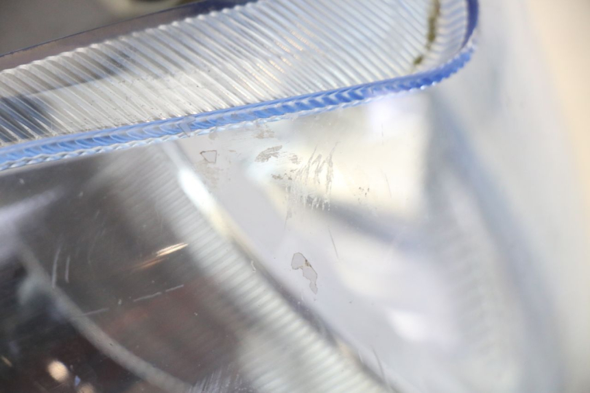 photo de REFLEKTOR PRZEDNI SUZUKI BURGMAN 125 (2007 - 2014) - Zoom stanu zużycia