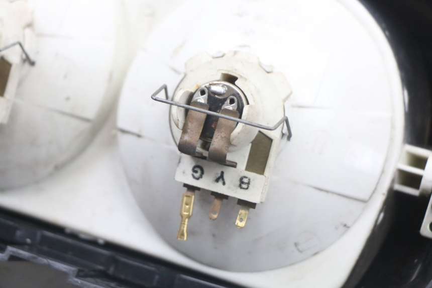 photo de REFLEKTOR PRZEDNI YAMAHA BW'S 50 (2004 - 2017) - Stan powierzchni