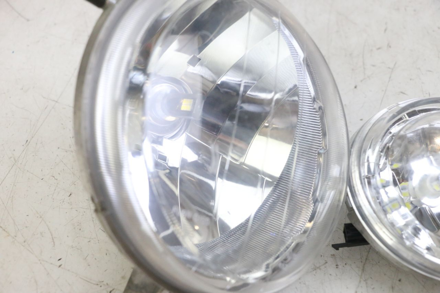 photo de REFLEKTOR PRZEDNI YAMAHA BW'S BWS 125 (2010 - 2013) - Punkty mocowania