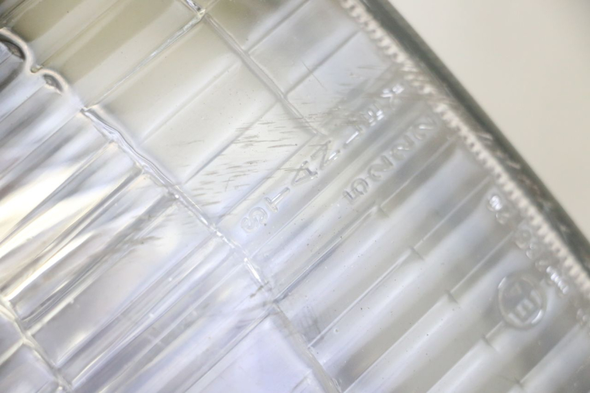 photo de REFLEKTOR PRZEDNI HONDA CBR F SC25 1000 (1989 - 1992) - Zoom stanu zużycia