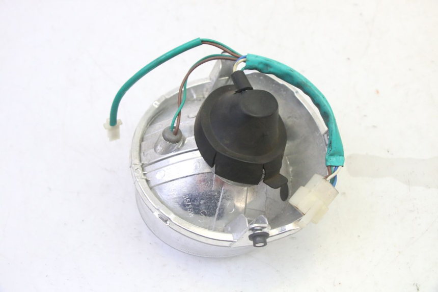 photo de REFLEKTOR PRZEDNI SYM CROX 4T 50 (2016 - 2023) - Stan powierzchni