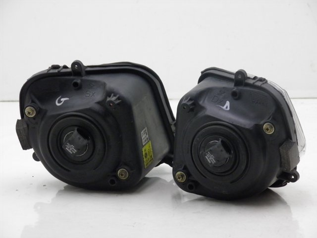 photo de REFLEKTOR PRZEDNI DERBI GP MAX 250 (2006 - 2008) - Zoom stanu zużycia