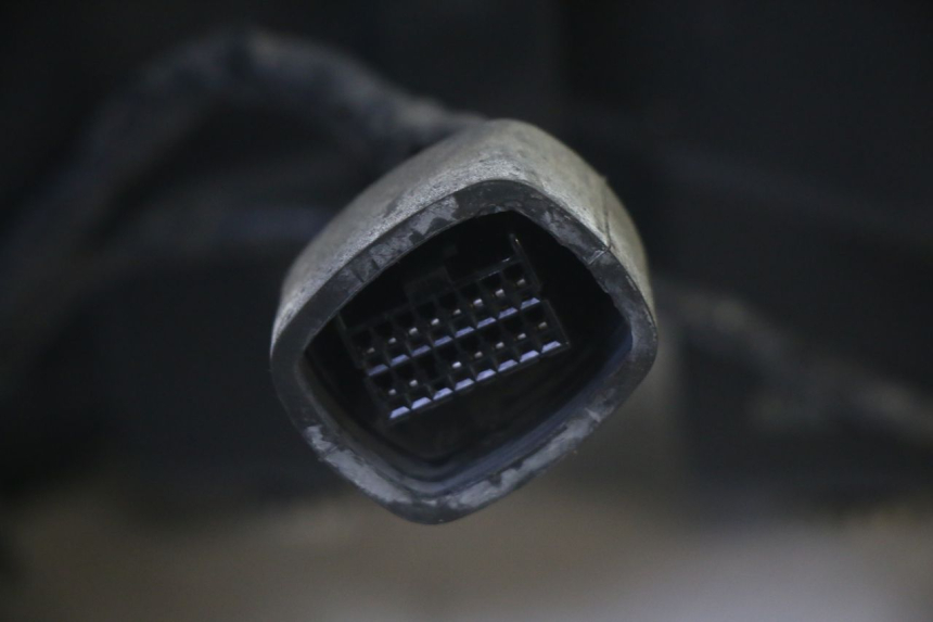 photo de REFLEKTOR PRZEDNI SUZUKI DL V STROM 1000 (2002 - 2007) - Zbliżenie komponentów