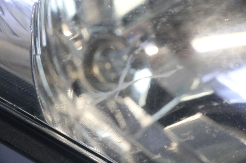 photo de REFLEKTOR PRZEDNI SUZUKI DL V STROM 1000 (2002 - 2007) - Zoom stanu zużycia