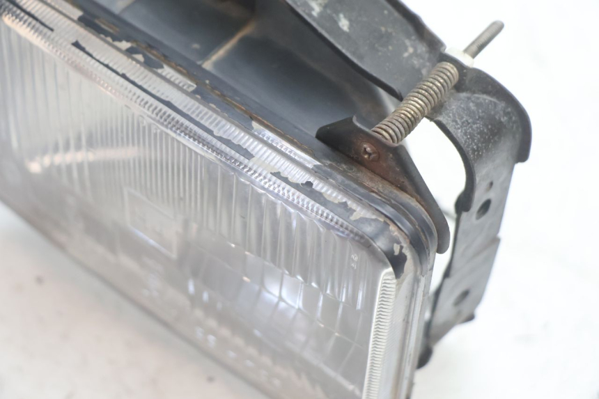 photo de PRZEDNIA LAMPA SUZUKI DR S 600 (1985 - 1989) - Inny kąt widzenia