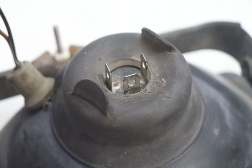 photo de PRZEDNIA LAMPA SUZUKI DR S 600 (1985 - 1989) - Stan powierzchni
