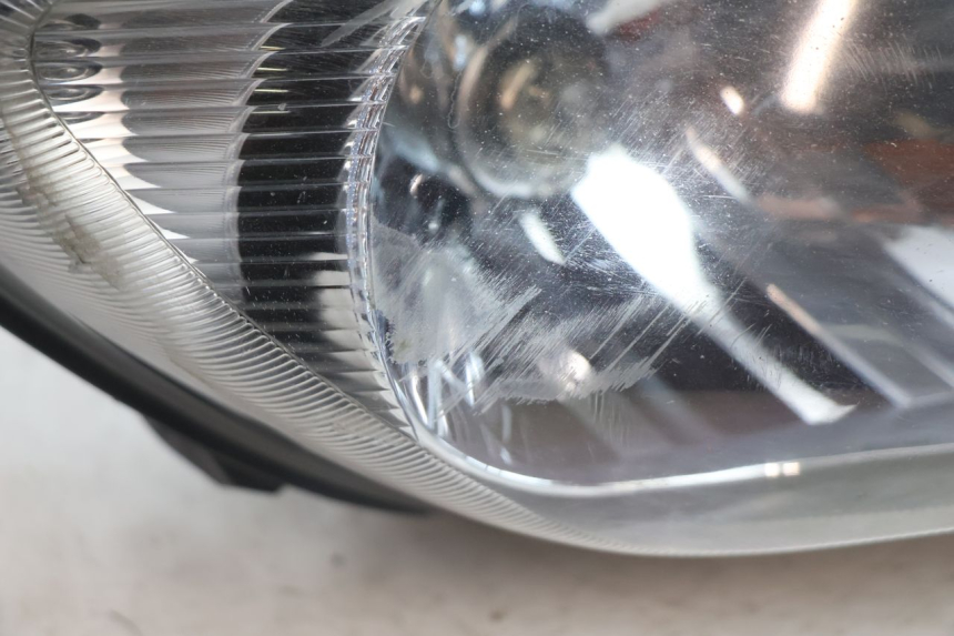 photo de PRZEDNI PRAWY REFLEKTOR SUZUKI BURGMAN EXECUTIVE ABS 650 (2006 - 2012) - Szczegół części