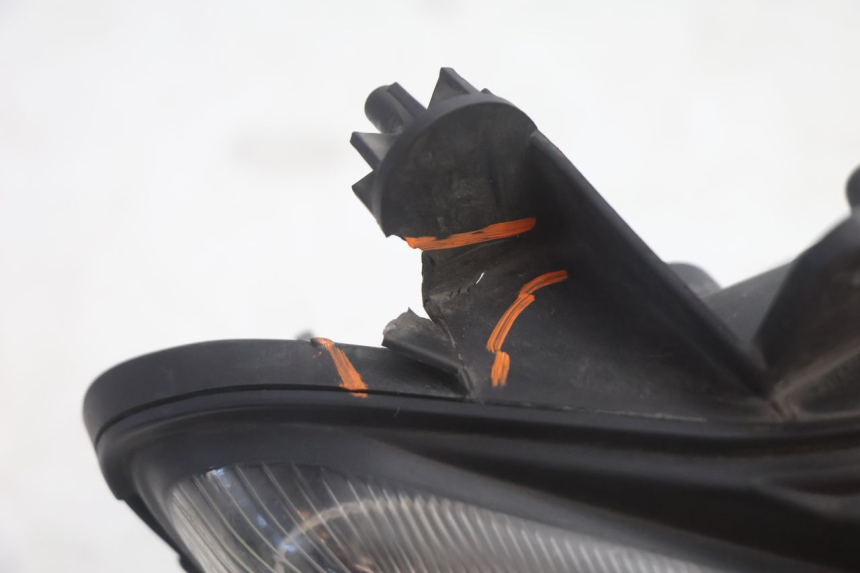 photo de PRZEDNI PRAWY REFLEKTOR SUZUKI BURGMAN EXECUTIVE ABS 650 (2006 - 2012) - Inny kąt widzenia