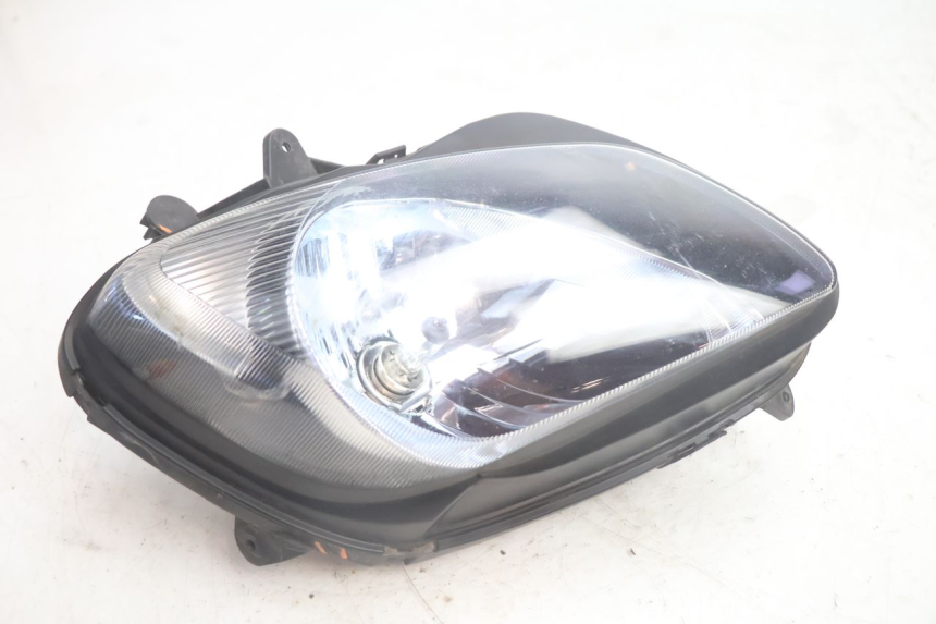 photo de PRZEDNI PRAWY REFLEKTOR SUZUKI BURGMAN EXECUTIVE ABS 650 (2006 - 2012) - Zbliżenie techniczne