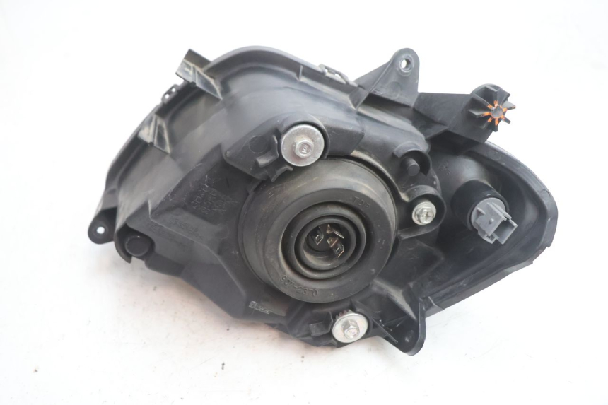 photo de PRZEDNI PRAWY REFLEKTOR SUZUKI BURGMAN EXECUTIVE ABS 650 (2006 - 2012) - Zbliżenie techniczne
