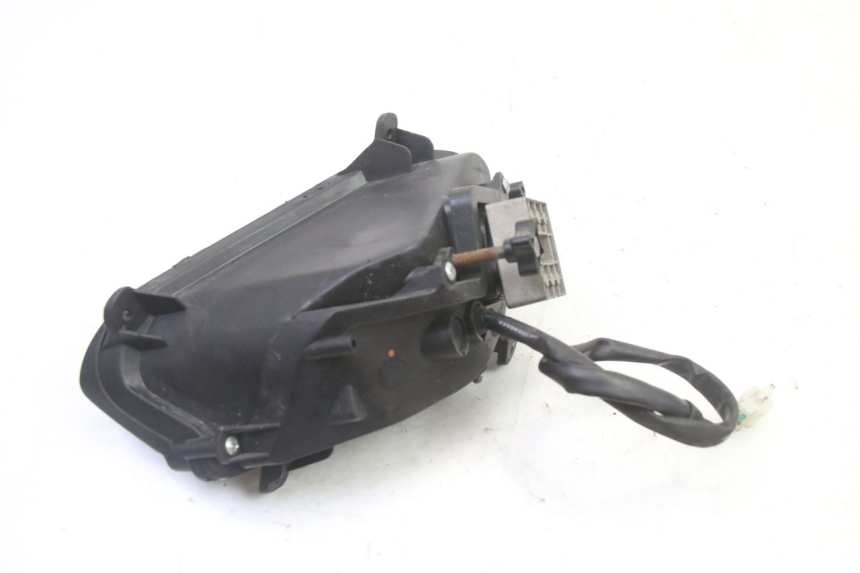 photo de PRAWA LAMPA PRZEDNIA ORCAL CAVARO 4T 50 (2019 - 2023) - Zbliżenie techniczne