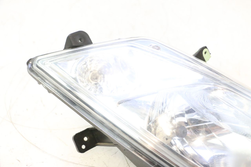 photo de PRAWA LAMPA PRZEDNIA PEUGEOT CITYSTAR 2T 50 (2018 - 2021) - Szczegół części