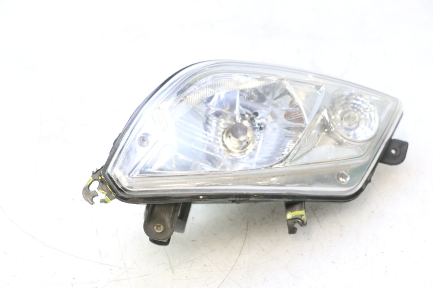 photo de PRAWA LAMPA PRZEDNIA PEUGEOT CITYSTAR 2T 50 (2018 - 2021) - Szczegół części