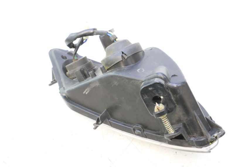 photo de PRAWA LAMPA PRZEDNIA PEUGEOT CITYSTAR 2T 50 (2018 - 2021) - Widok z bliska