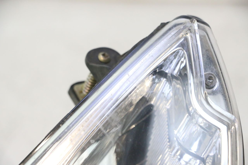 photo de PRAWA LAMPA PRZEDNIA PEUGEOT CITYSTAR 2T 50 (2018 - 2021) - Oznaczenia i referencje