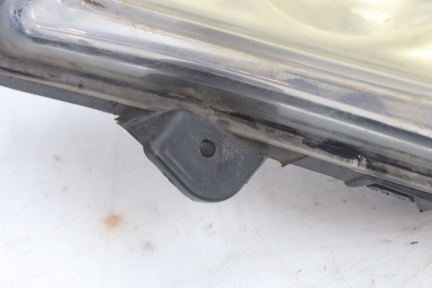 photo de PRAWA LAMPA PRZEDNIA PEUGEOT CITYSTAR 125 (2011 - 2017) - Zoom stanu zużycia