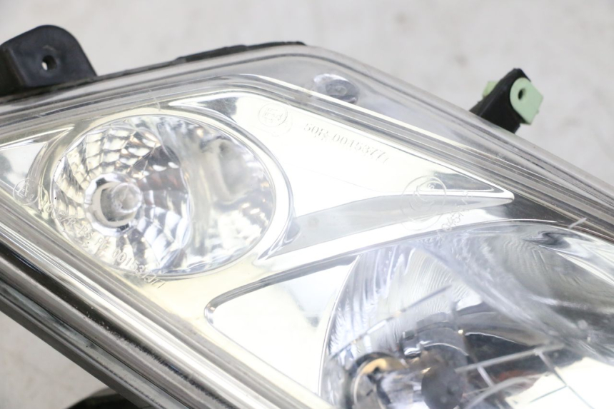 photo de PRAWA LAMPA PRZEDNIA PEUGEOT CITYSTAR 50 (2013 - 2017) - Widok z bliska