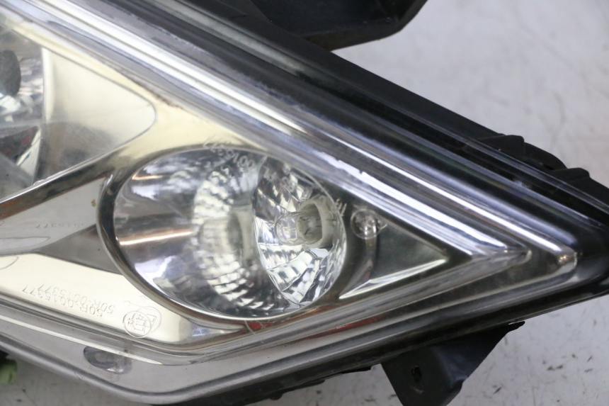 photo de PRAWA LAMPA PRZEDNIA PEUGEOT CITYSTAR 50 (2013 - 2017) - Zoom stanu zużycia