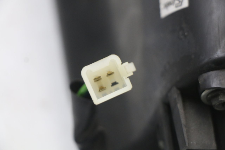 photo de PRAWA LAMPA PRZEDNIA PEUGEOT GEOPOLIS RS 125 (2007 - 2009) - Punkty mocowania