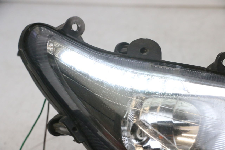 photo de PRAWA LAMPA PRZEDNIA SYM GTS EVO 125 (2009 - 2013) - Zbliżenie komponentów