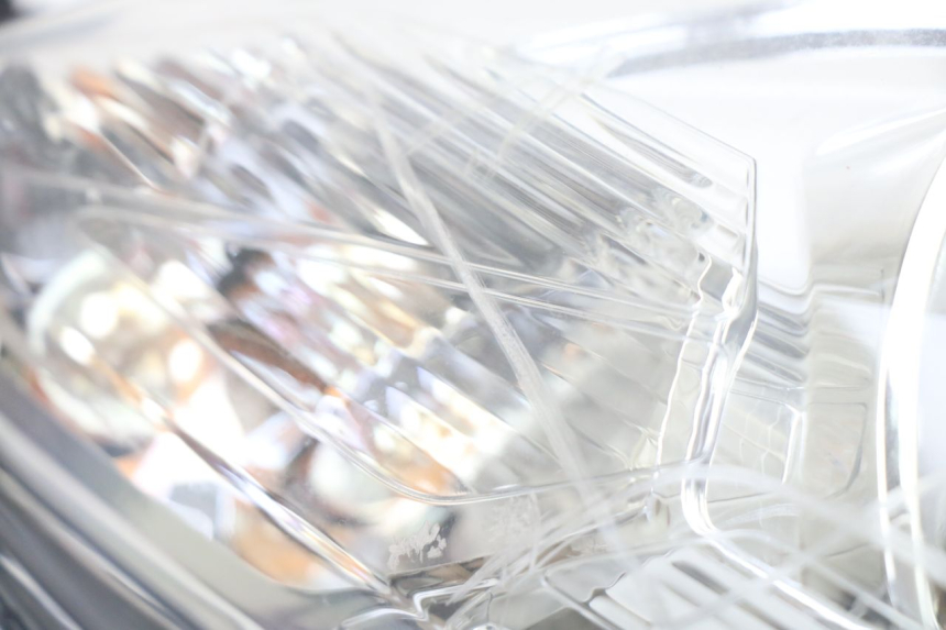 photo de PRAWA LAMPA PRZEDNIA PEUGEOT SATELIS 125 (2013 - 2018) - Inny kąt widzenia