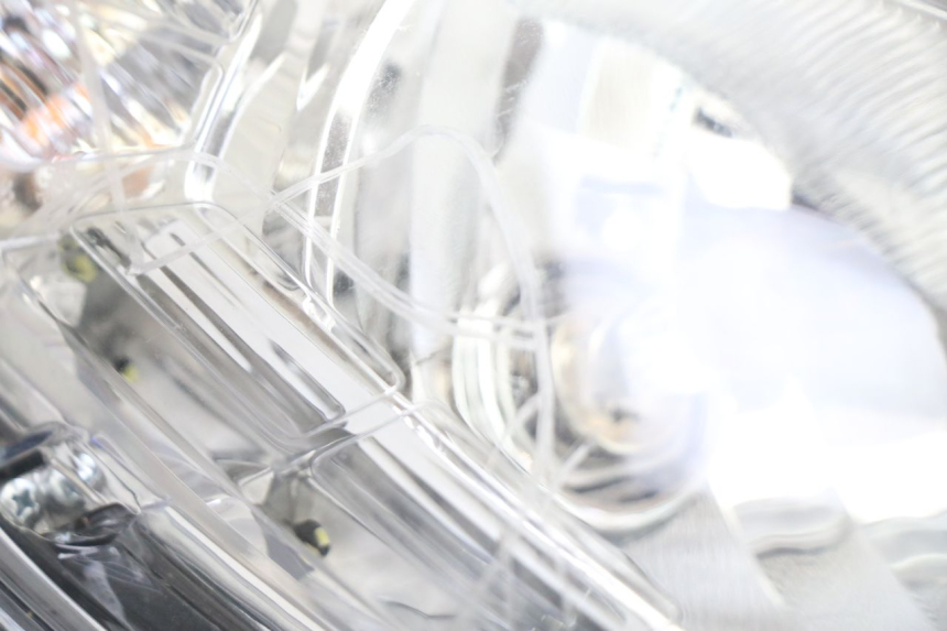 photo de PRAWA LAMPA PRZEDNIA PEUGEOT SATELIS 125 (2013 - 2018) - Widok ogólny