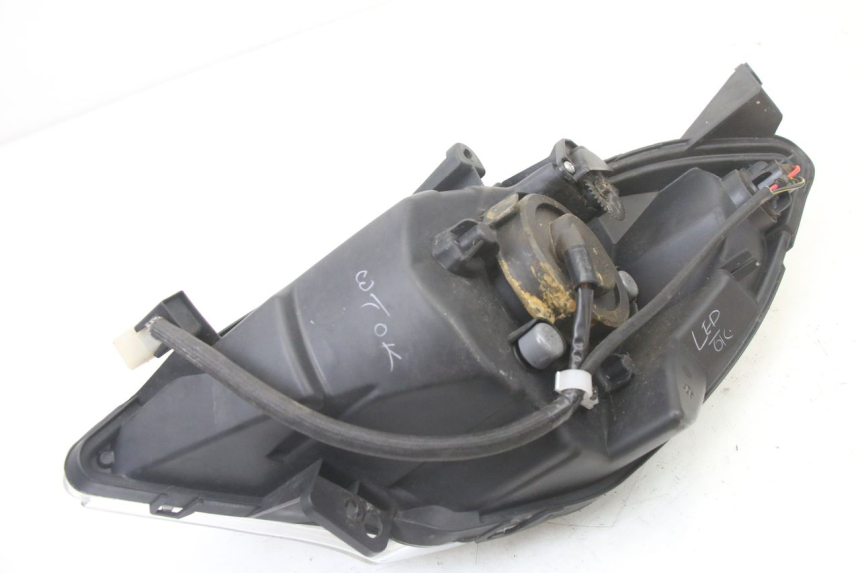 photo de PRAWA LAMPA PRZEDNIA PEUGEOT SATELIS 125 (2013 - 2018) - Część sprawdzona