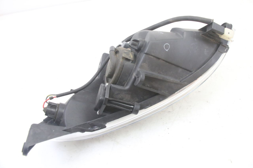 photo de PRAWA LAMPA PRZEDNIA PEUGEOT SATELIS 125 (2013 - 2018) - Oznaczenia i referencje