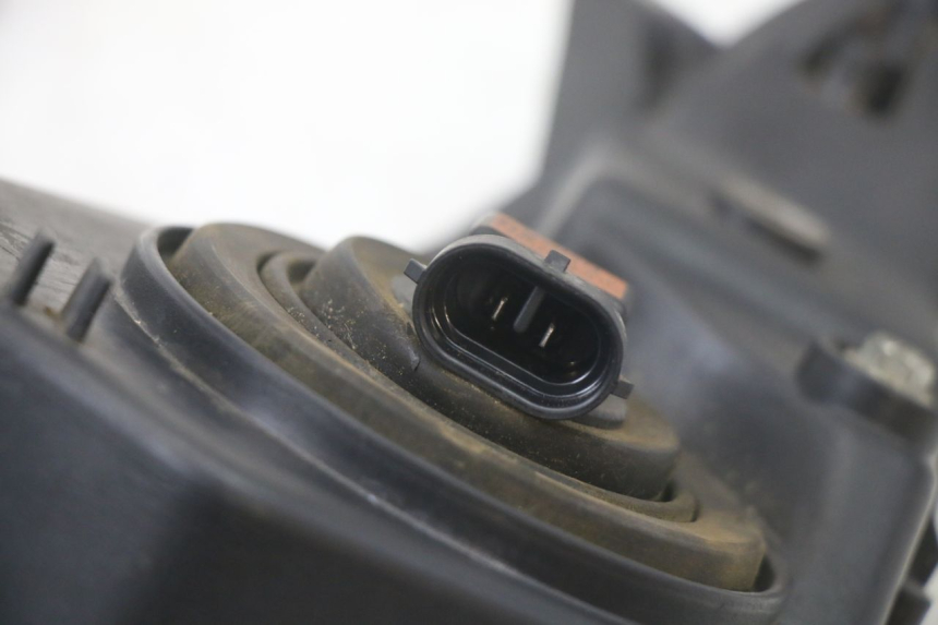 photo de PRAWA LAMPA PRZEDNIA PEUGEOT SPEEDFIGHT 3 LC 2T 50 (2009 - 2015) - Punkty mocowania