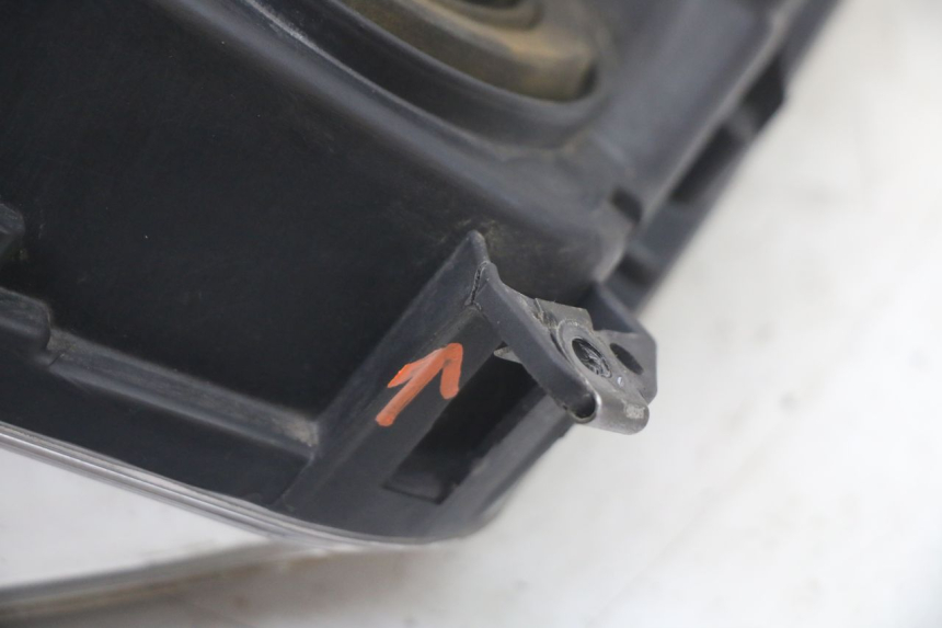 photo de PRAWA LAMPA PRZEDNIA PEUGEOT SPEEDFIGHT 3 LC 2T 50 (2009 - 2015) - Stan powierzchni