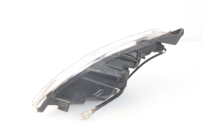 photo de PRAWA LAMPA PRZEDNIA PEUGEOT SATELIS 300 (2012 - 2015) - Zbliżenie komponentów