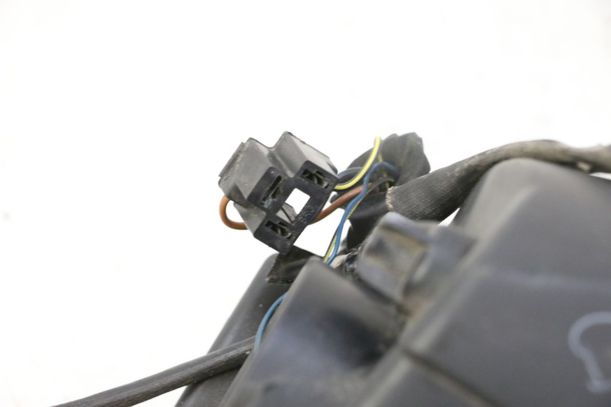 photo de PRAWA LAMPA PRZEDNIA PEUGEOT SATELIS 125 (2013 - 2018) - Zoom stanu zużycia