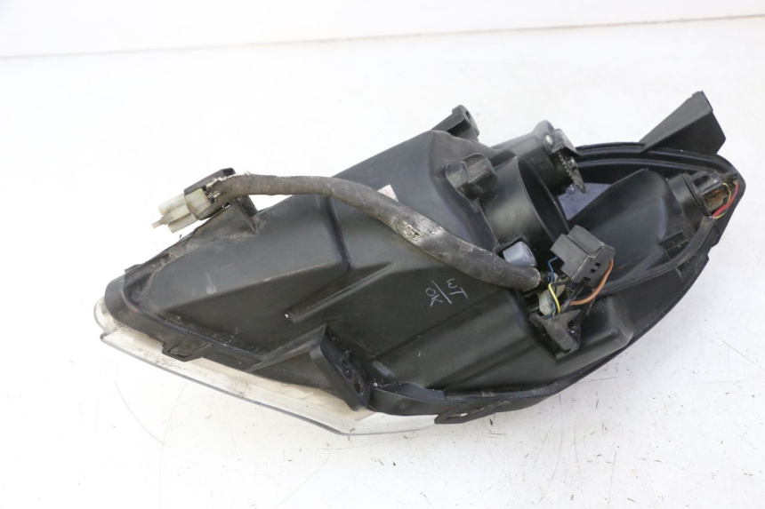 photo de PRAWA LAMPA PRZEDNIA PEUGEOT SATELIS 125 (2013 - 2018) - Punkty mocowania