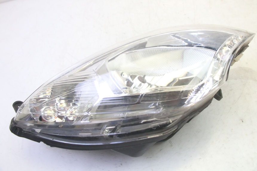 photo de PRAWA LAMPA PRZEDNIA PEUGEOT SATELIS 125 (2010 - 2012) - Inny kąt widzenia