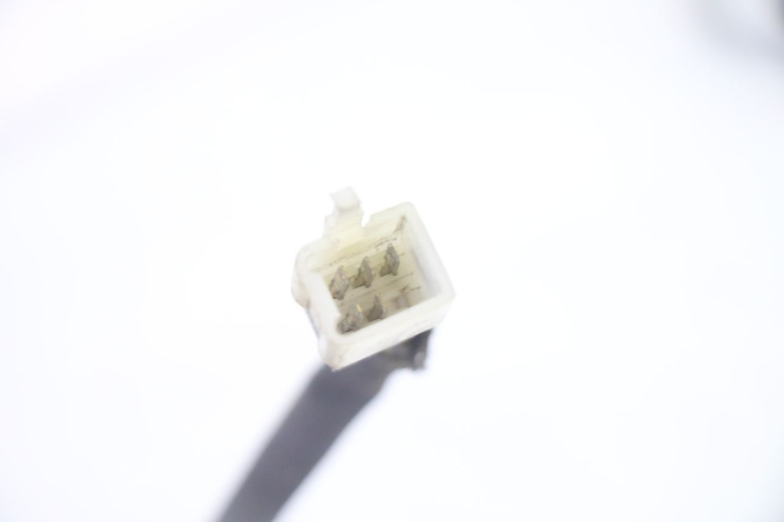 photo de PRAWA LAMPA PRZEDNIA PEUGEOT SATELIS 125 (2010 - 2012) - Stan powierzchni