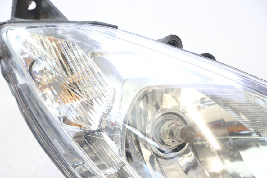 photo de PRAWA LAMPA PRZEDNIA PEUGEOT SATELIS 125 (2013 - 2018) - Widok produktu