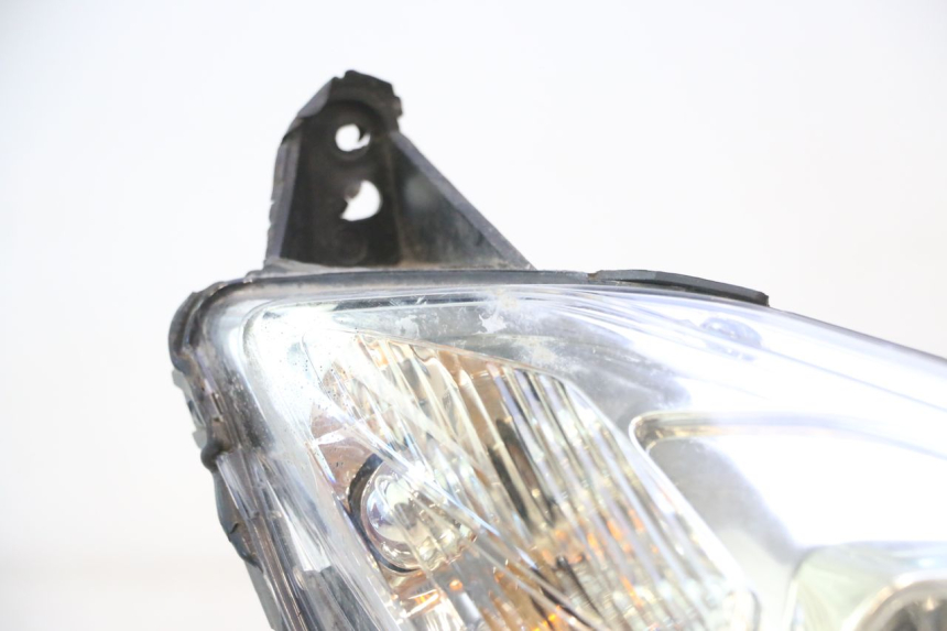photo de PRAWA LAMPA PRZEDNIA PEUGEOT SATELIS 125 (2013 - 2018) - Szczegóły charakterystyczne