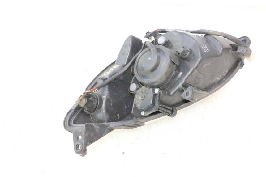photo de PRAWA LAMPA PRZEDNIA PEUGEOT SATELIS 125 (2013 - 2018) - Inny kąt widzenia